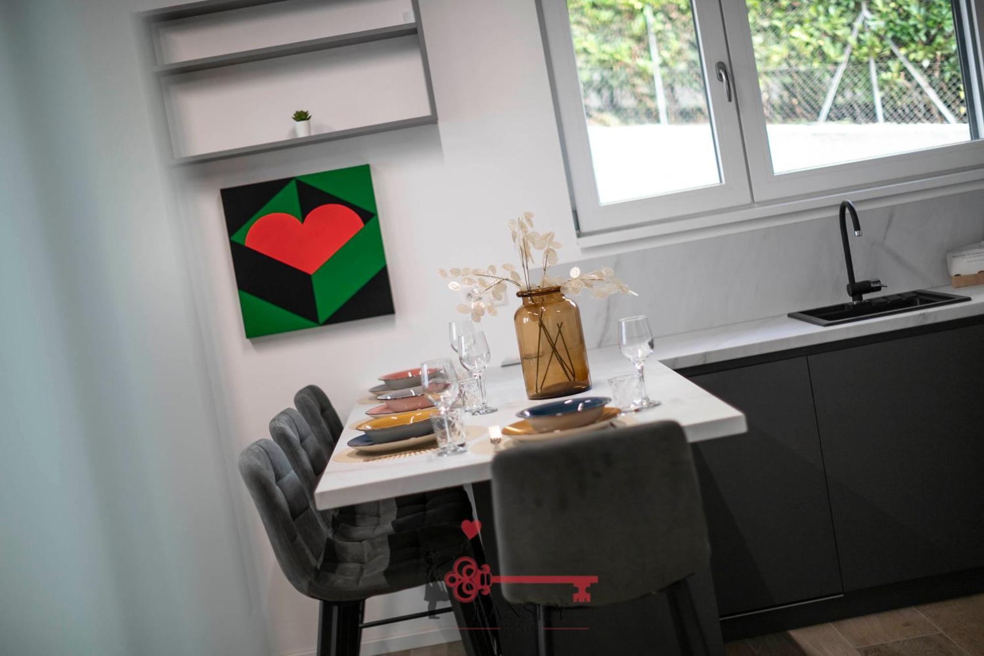 Home Sofia Room 2 - Modern Station -By Easylife Swiss Lugano Eksteriør billede